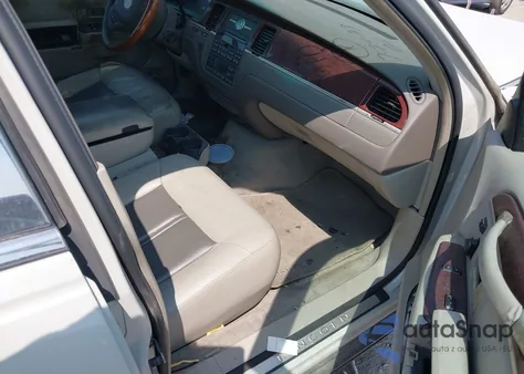 2004 Lincoln Town Car Ultimate z USA, uszkodzony, nr VIN 1LNHM83W84Y641017